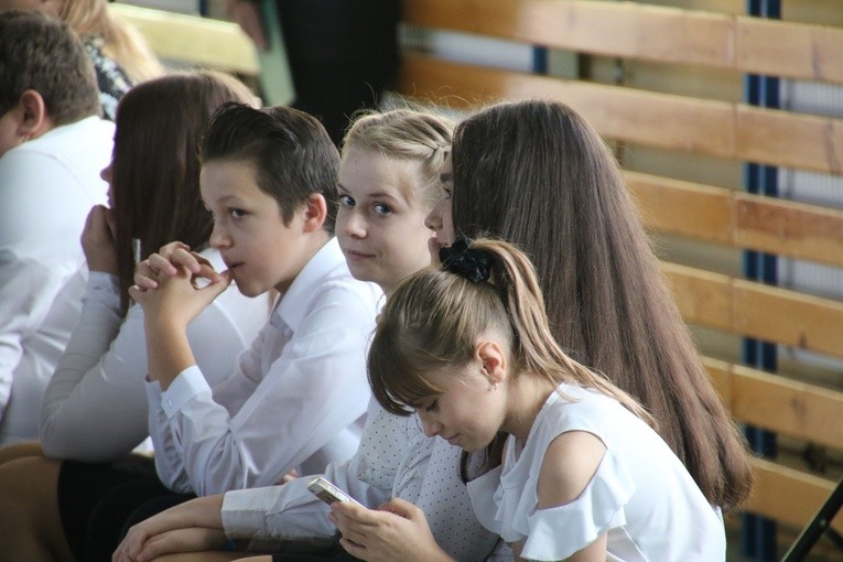 Janowiec Kościelny. Jubileusz szkoły i nowy sztandar