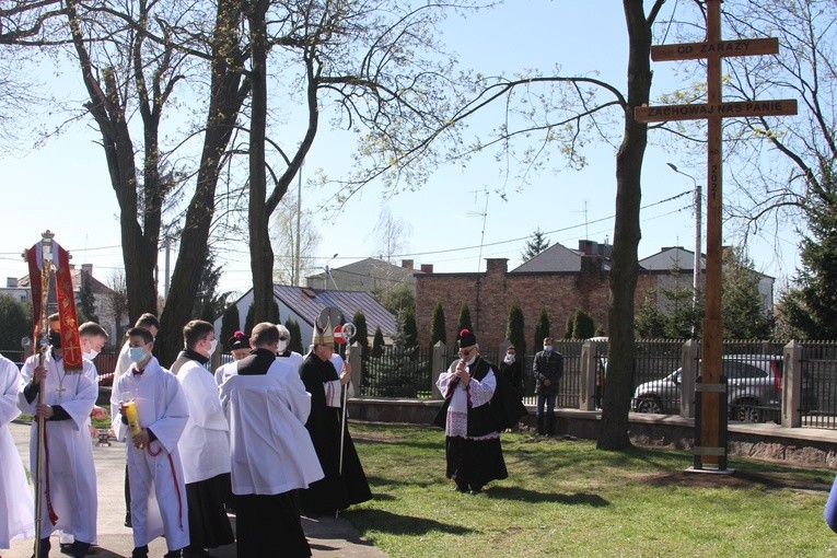 Maków Mazowiecki. Poświęcenie krzyża morowego