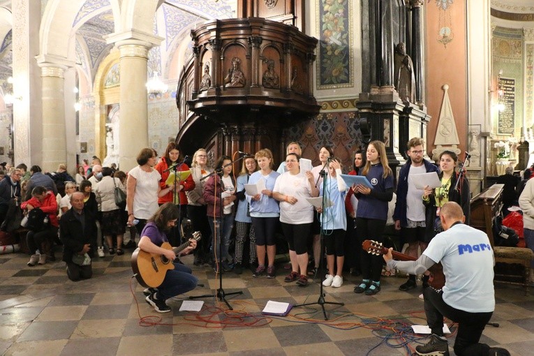 Pielgrzymka na Jasną Górę. Msza św. w katedrze cz. 2