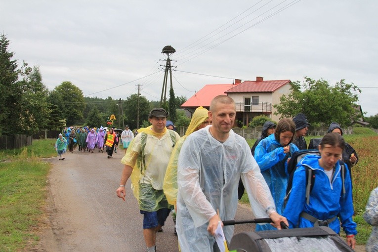 Pielgrzymka. Pątnicy w Sendeniu