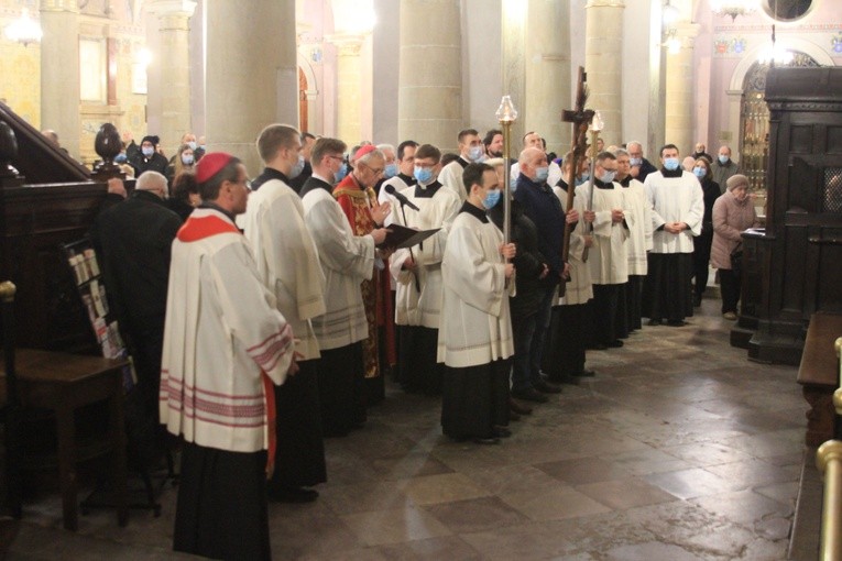 Płock. Droga Krzyżowa w katedrze