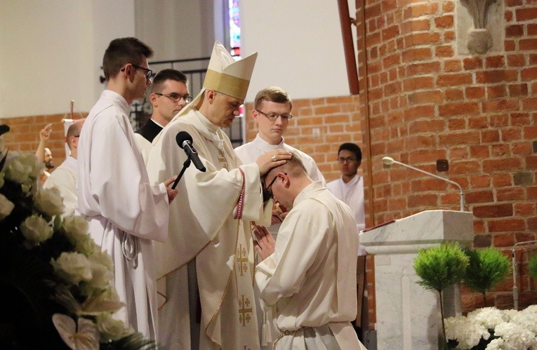 Święcenia diakonatu