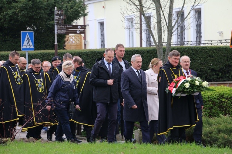 Płock. Dziękczynna modlitwa pod oknem papieskim