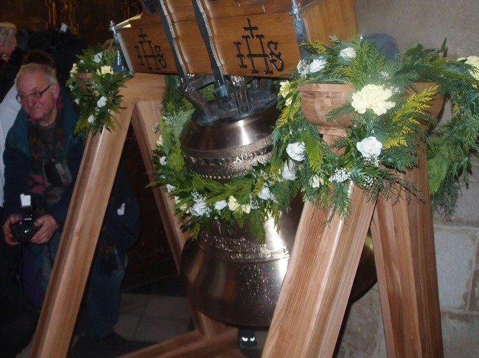 Dzwon Jan Paweł II w kościele św. Krzyża