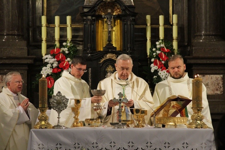 Episkopat w Płocku. Msza w kolegiacie
