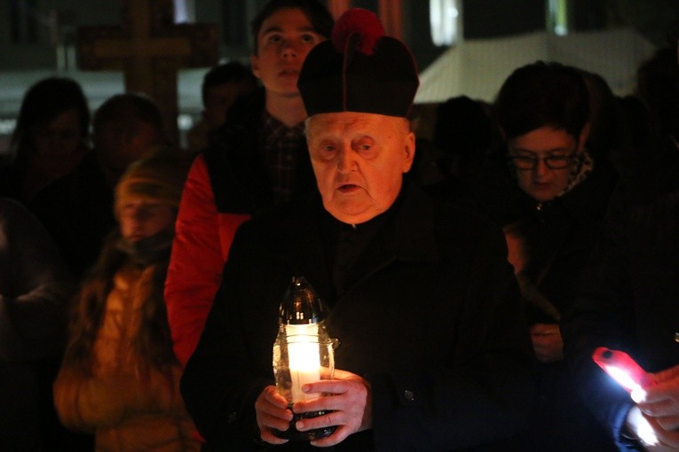 Płońsk. Różaniec w intencji zmarłych