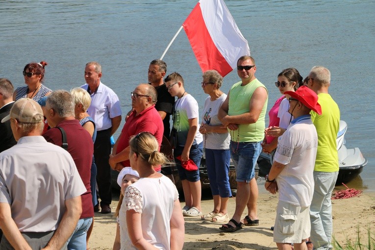 Czerwińsk n. Wisłą. Różaniec z bp. Piotrem Liberą