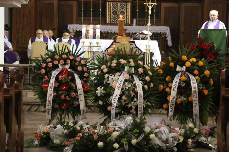 Płock - Radziwie. Pogrzeb ks. kan. Zygmunta Karpa