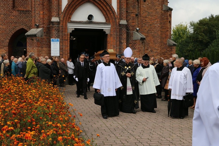 Stara Wrona. Uroczystości pogrzebowe ks. kan. Wawrzyńca Ulanowskiego