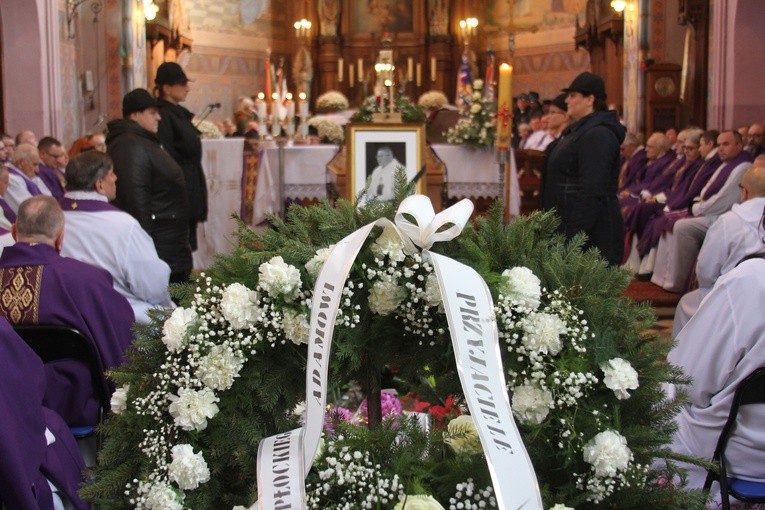 Pogrzeb ks. Adama Łacha - część I