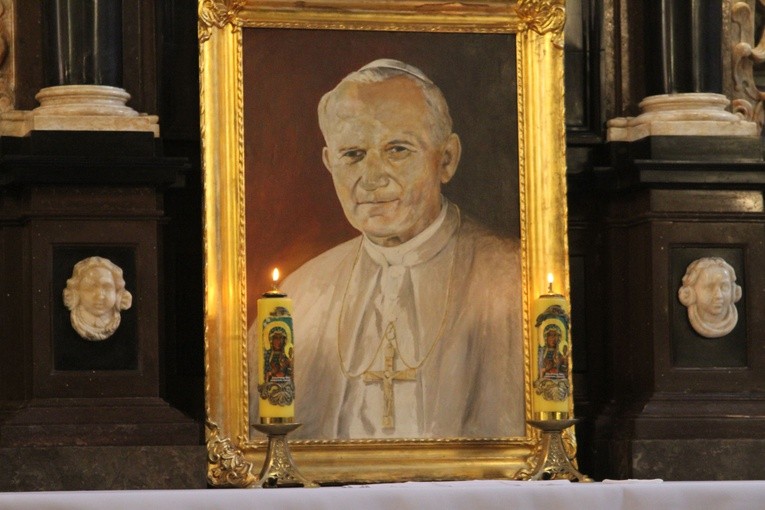 Płock. Msza krzyżma w katedrze