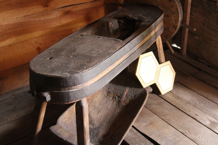 Miodobranie w Skansenie