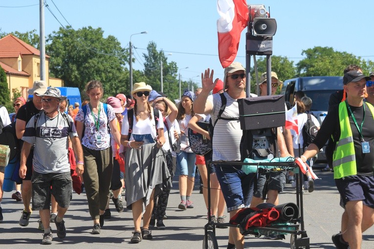 Pielgrzymka. Pątnicy w Tumie