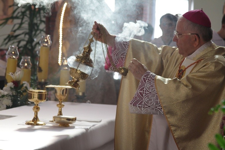 Pomnik bł. ks. J. Popiełuszki w Mławie