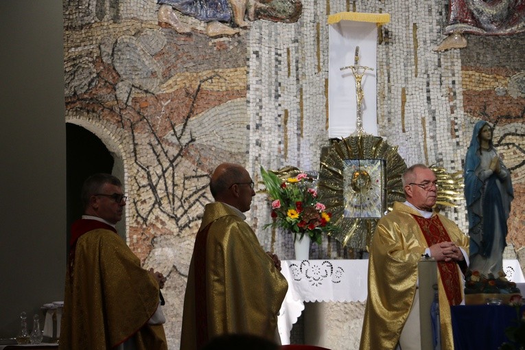 Mława. Poświęcenie pomnika Dzieci Nienarodzonych