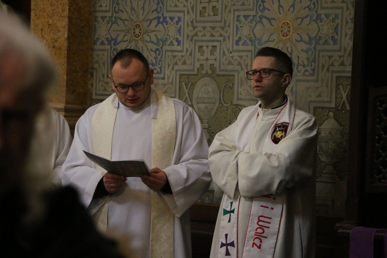 Płock. Msza Krzyżma w bazylice katedralnej