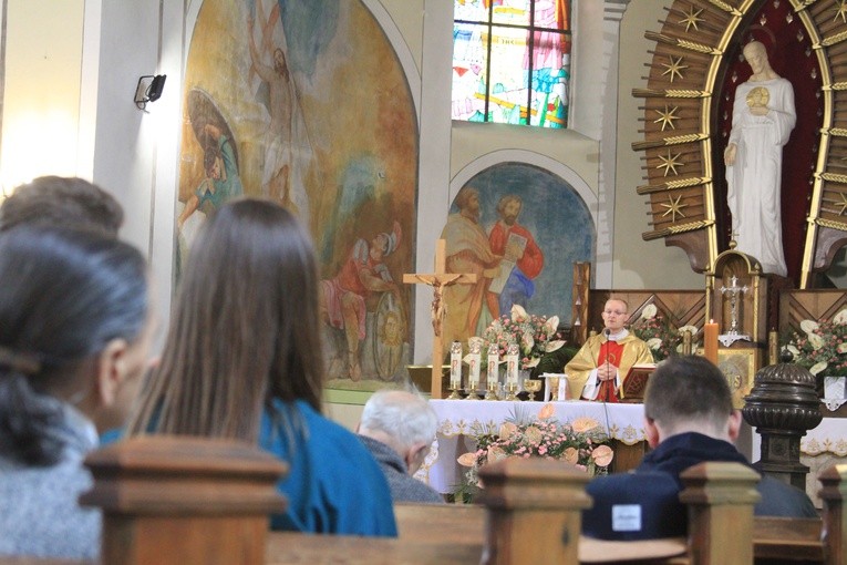 Zwieńczeniem pielgrzymki była Msza św. pod przewodnictwem ks. dr. Wojciecha Kućki w kościele imielnickim, przy relikwiach św. Joanny Beretty Molli.