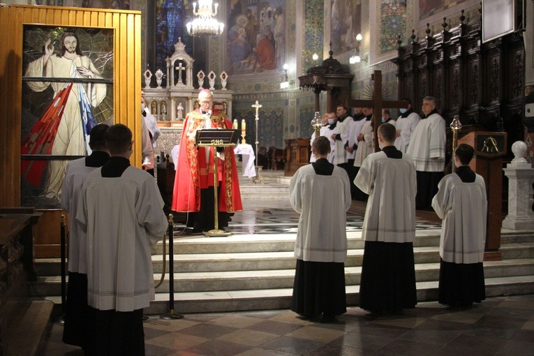 Płock. Droga Krzyżowa w katedrze