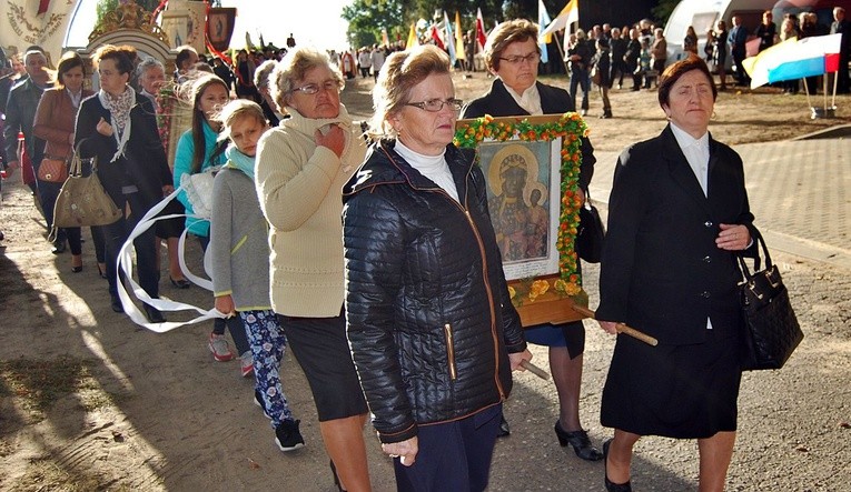 Radzymin. Nawiedzenie w parafii Świętych Apostołów Piotra i Pawła