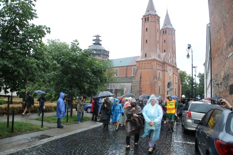 Pielgrzymka na Jasną Górę. Wyjście z Płocka cz.1