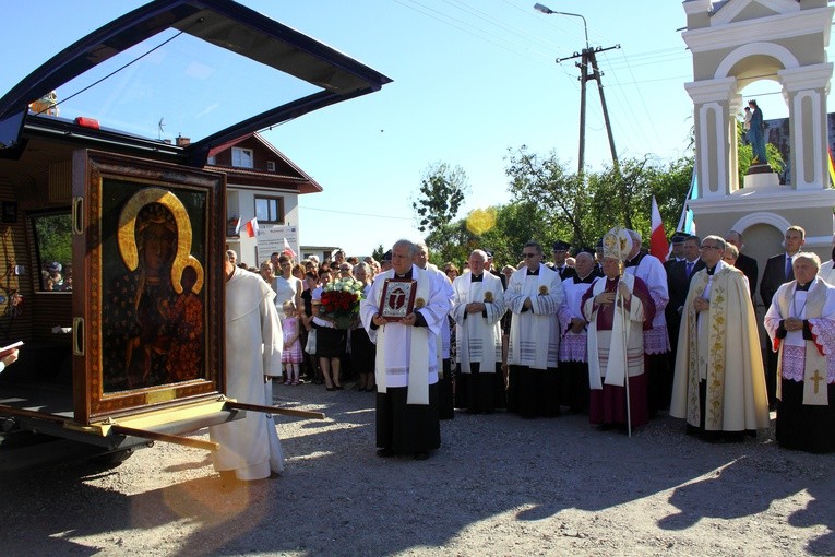 Karniewo. Nawiedzenie w parafii pw. Wszystkich Świetych