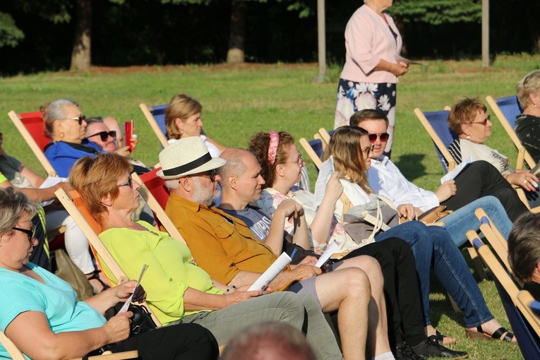 Czerwińsk n. Wisłą. Koncert plenerowy w przyklasztornych ogrodach