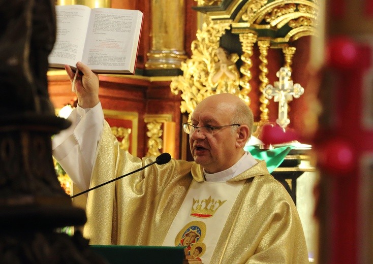 Dzierzgoń - poświęcenie koron Matki Bożej