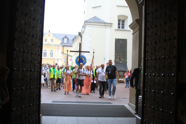 Pielgrzymka. W kaplicy Matki Bożej