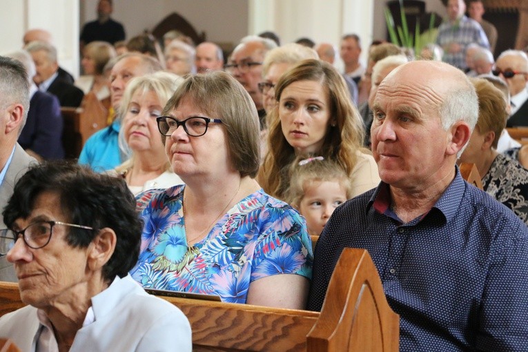 Popowo Kościelne. Wprowadzenie relikwii bł. Carla Acutisa