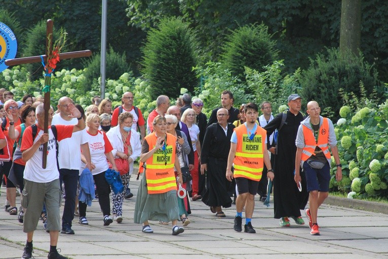 Pielgrzymka na Jasną Górę. Wejście na szczyt