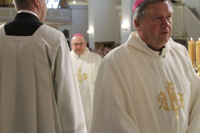 Episkopat w Płocku. Msza w kolegiacie