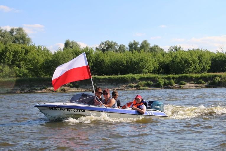 Czerwińsk n. Wisłą. Różaniec z bp. Piotrem Liberą