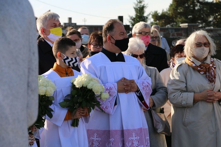 Mława. Poświęcenie pomnika Dzieci Nienarodzonych