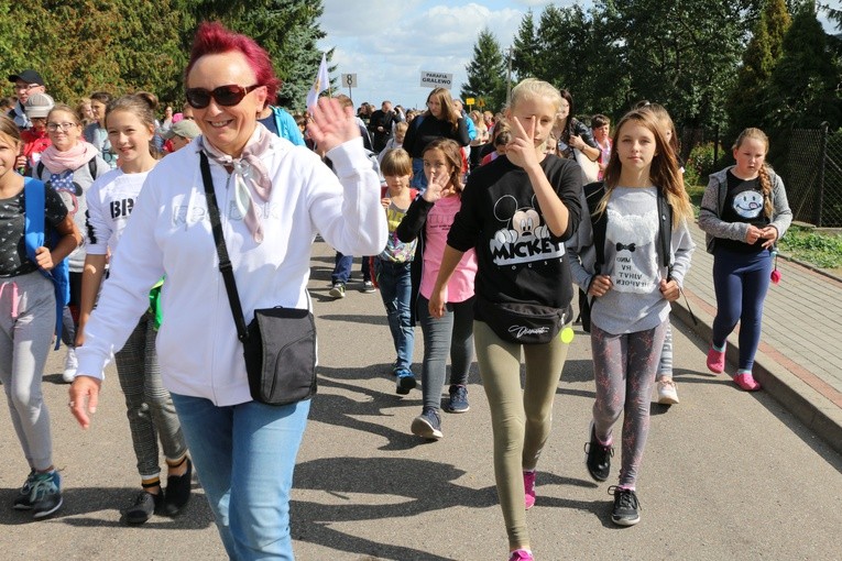 Rostkowo. Pielgrzymka dzieci (część I)