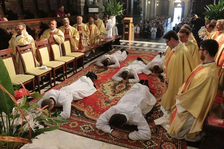 Święcenia diakonatu