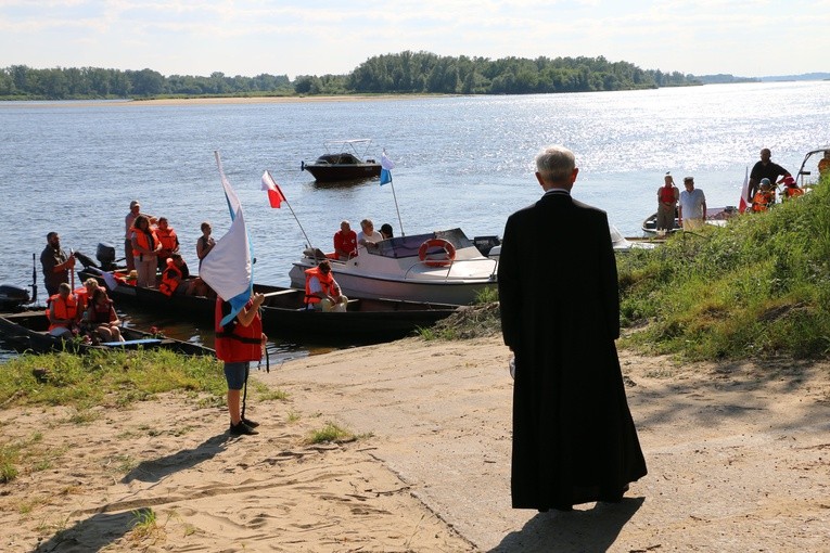 Czerwińsk n. Wisłą. Różaniec z bp. Piotrem Liberą