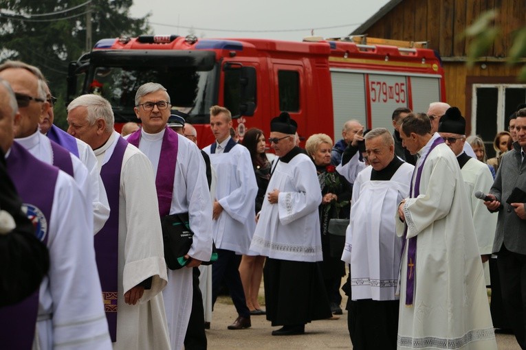 Stara Wrona. Uroczystości pogrzebowe ks. kan. Wawrzyńca Ulanowskiego