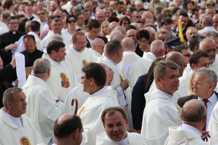 Pułtusk. Msza św. na rozpoczęcie nawiedzenia. Cz. 1