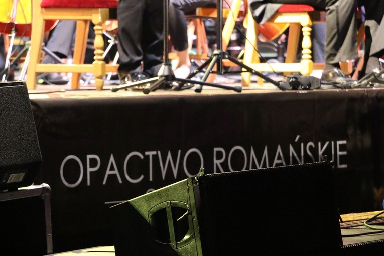 Czerwińsk n. Wisłą. Koncert jubileuszowy w przyklasztornych ogrodach