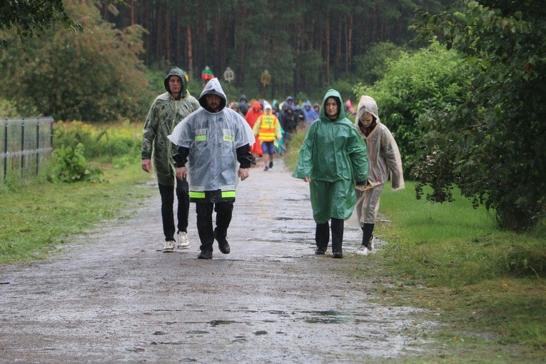 Pielgrzymka na Jasną Górę. Pierwszy dzień cz. 1