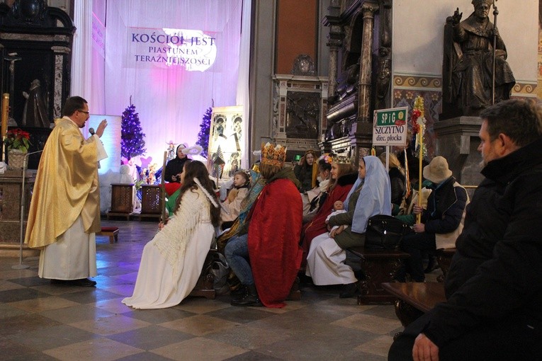 Mali kolędnicy misyjni
