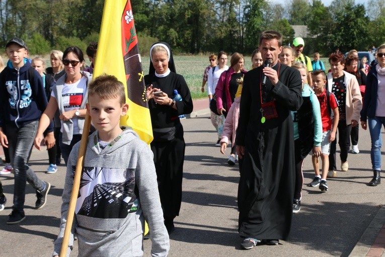 Rostkowo. Pielgrzymka dzieci (część I)