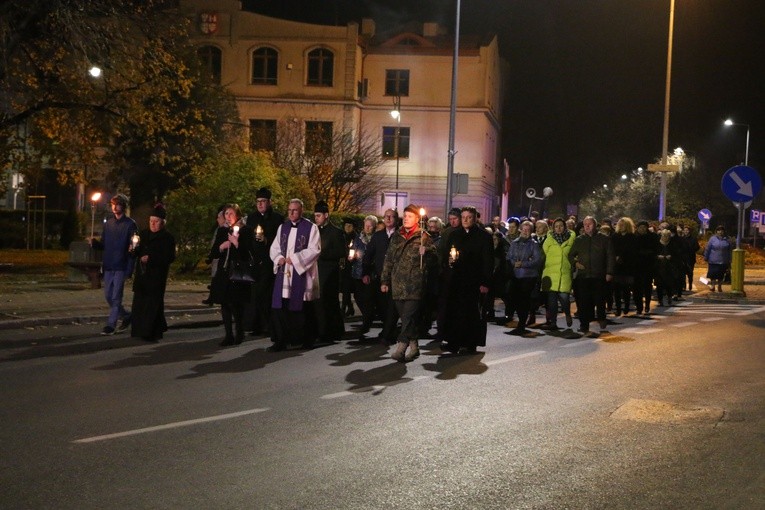 Płońsk. Różaniec w intencji zmarłych