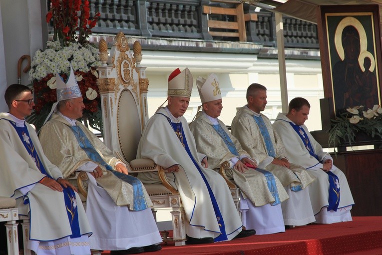 Pielgrzymka na Jasną Górę. Msza św. na szczycie