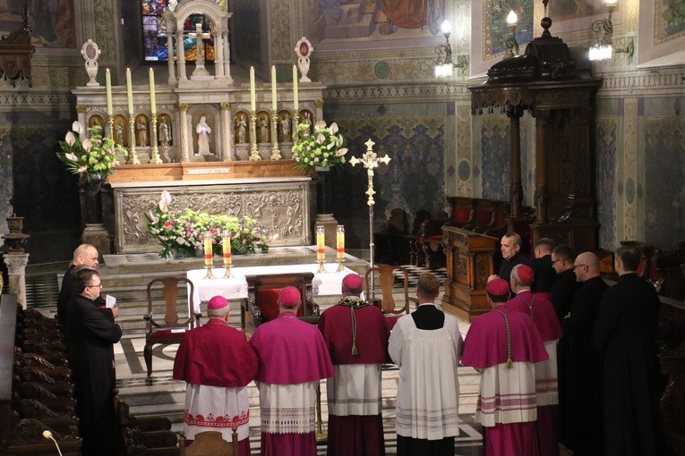 Płock. Kanoniczne objęcie diecezji przez bp. Szymona Stułkowskiego. Cz. 1