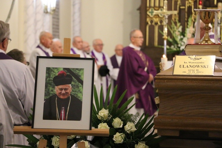 Stara Wrona. Uroczystości pogrzebowe ks. kan. Wawrzyńca Ulanowskiego