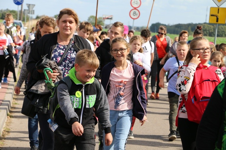Rostkowo. Pielgrzymka dzieci (część II)