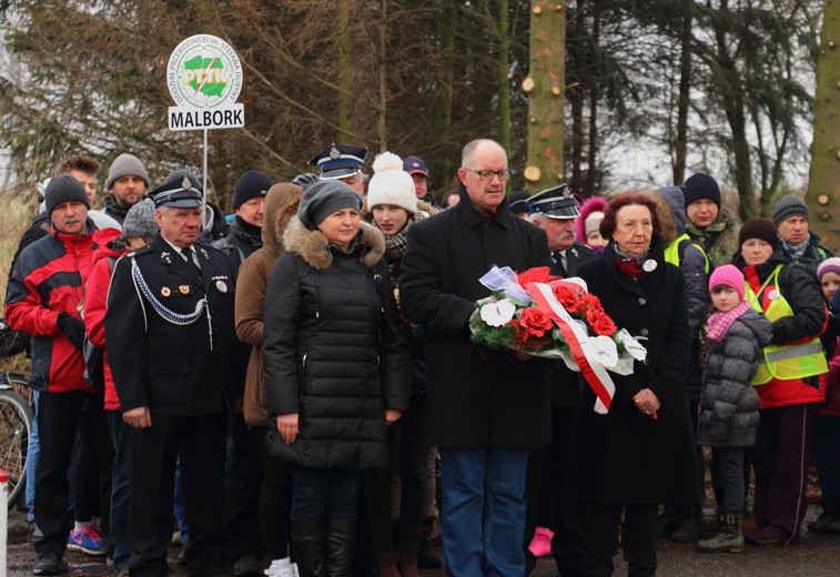Przy powstańczej mogile