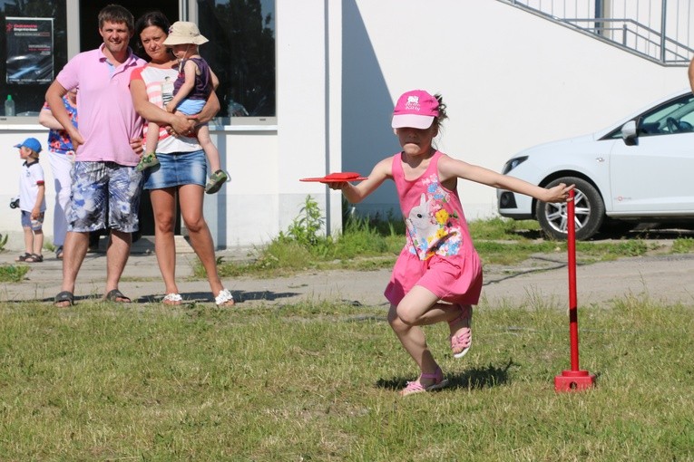 Budują świątynię dobrze się bawiąc