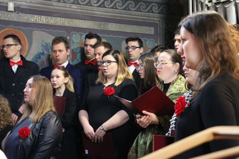 Płock. Msza Krzyżma w bazylice katedralnej